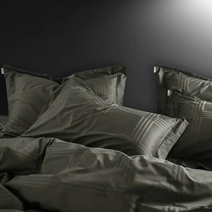 Olive Night / Standard