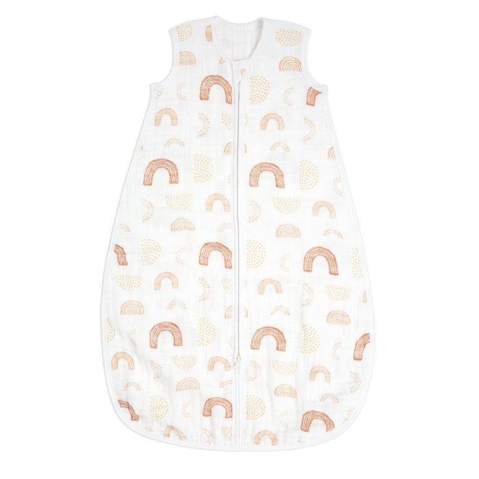 The aden + anais boutique 100% cotton muslin light sleep sack TOG 1.0 showcases a delightful orange and yellow rainbow pattern. Its front zipper and sleeveless design ensure both comfort and elegance for your little one.