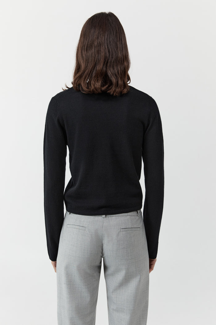 Fine Merino V Neck Sweater - Black