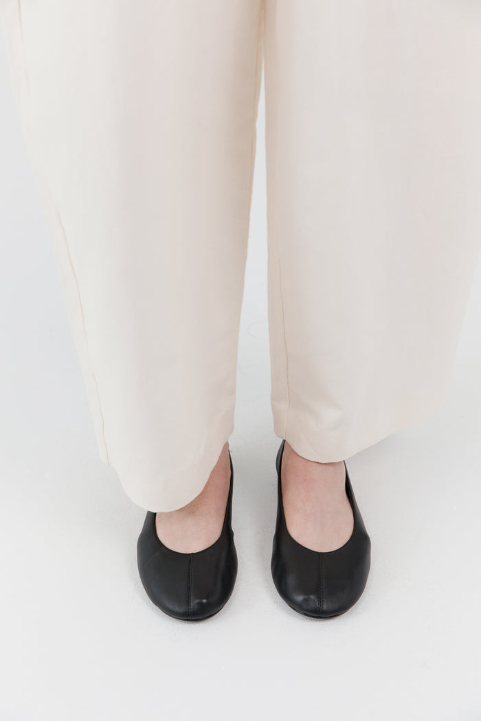 Low Scoop Ballet Flat - Black