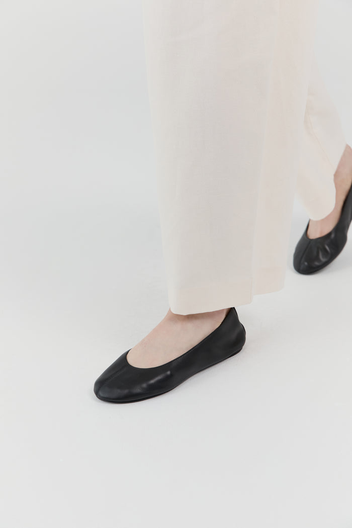 Low Scoop Ballet Flat - Black