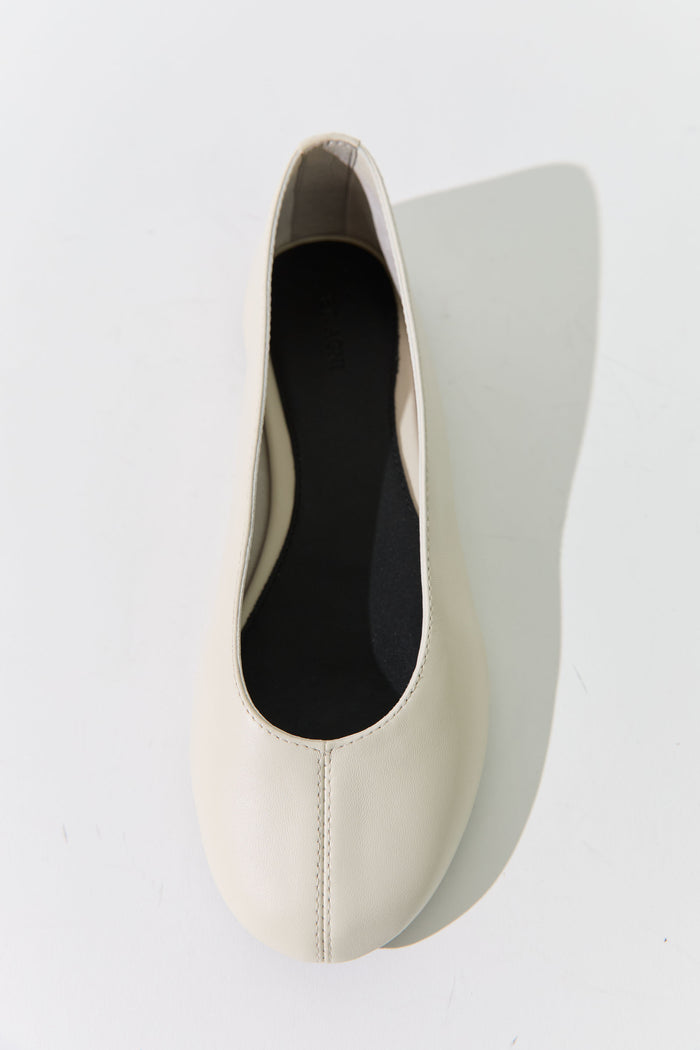 Low Scoop Ballet Flat - Ecru
