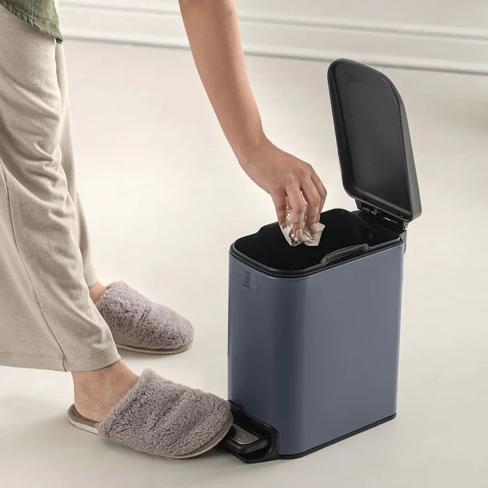 Dustbin / Matte