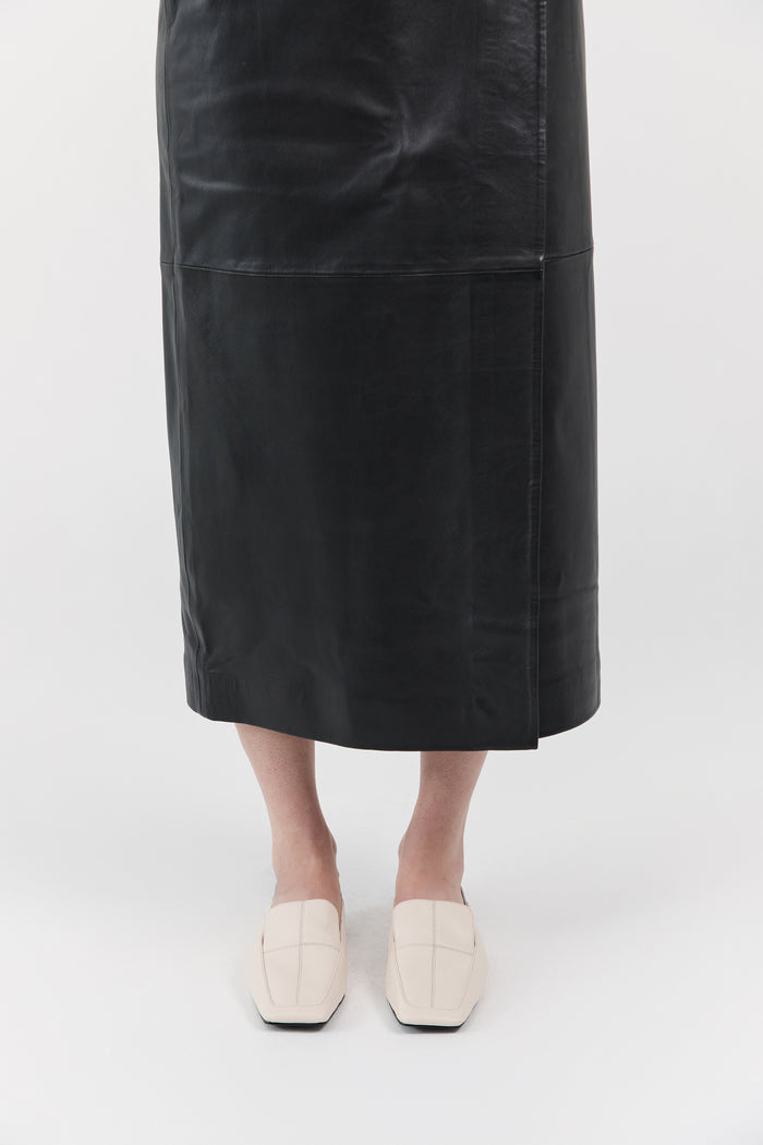 Minimal Flat Loafer - Ecru