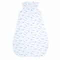 The aden + anais organic cotton light sleep sack TOG 1.0, in white muslin and adorned with light blue whale illustrations, boasts a sleeveless design and a front zipper. It ensures your babys comfort and style while being GOTS certified.