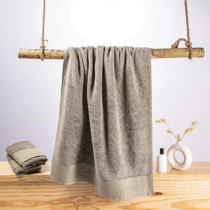 Green / Bath Towel