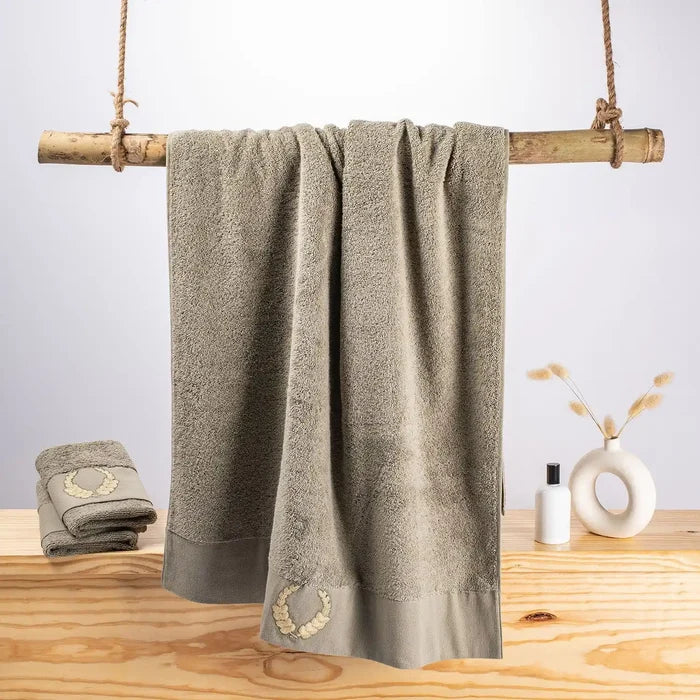 Green / Bath Towel