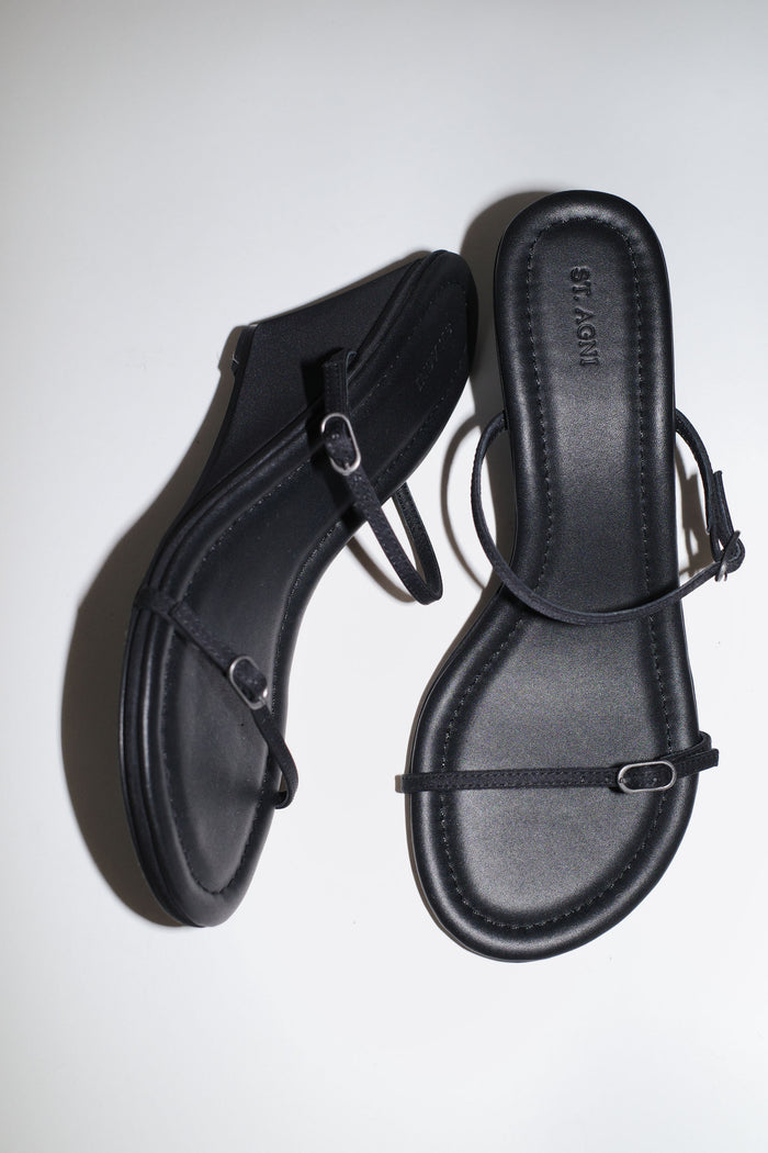 Petit Belt Detail Wedge - Black