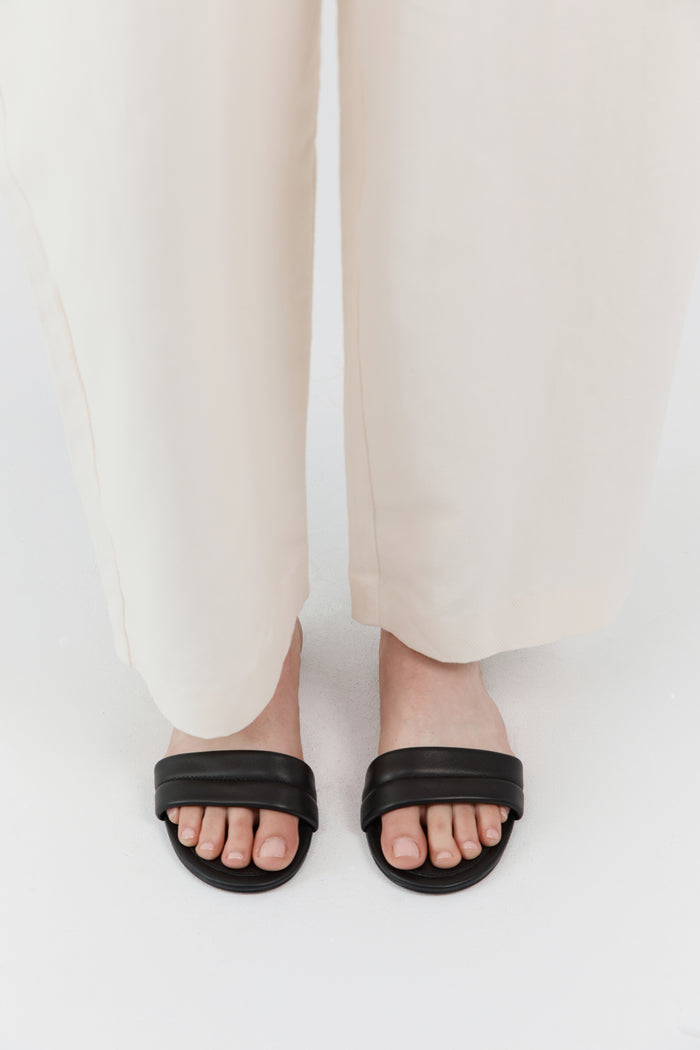 Stitch Detail Slide - Black