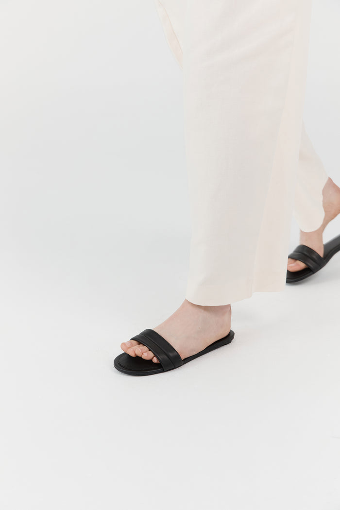 Stitch Detail Slide - Black