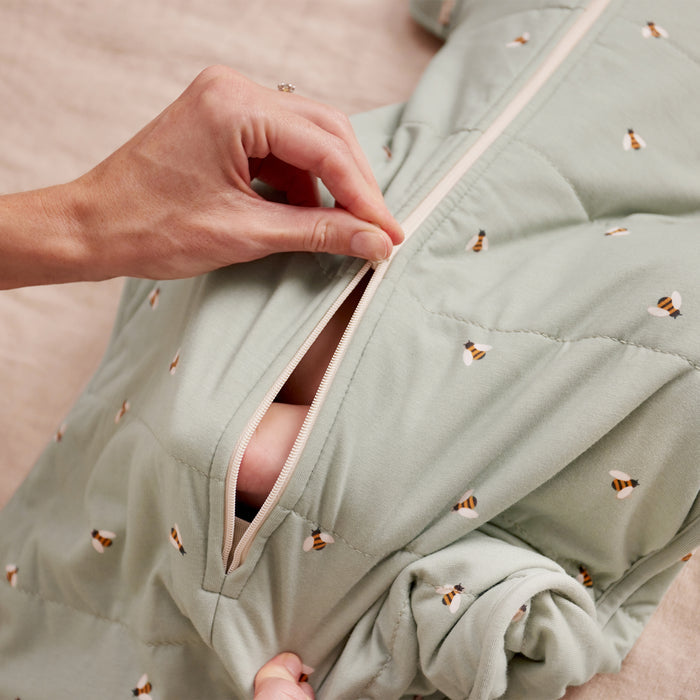 Swaddle Up™ 2-in-1 Transition Bag 2.5 TOG Cotton Olive Bees