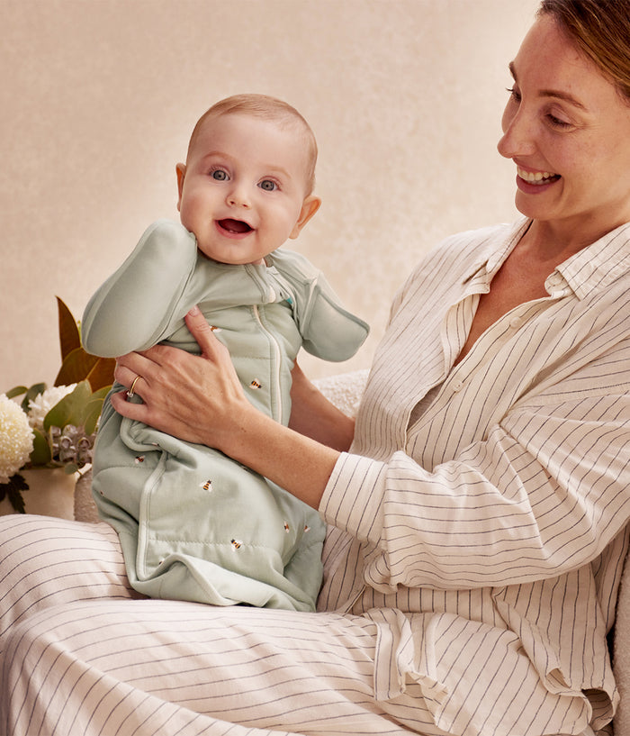 Swaddle Up™ 2-in-1 Transition Bag 2.5 TOG Cotton Olive Bees