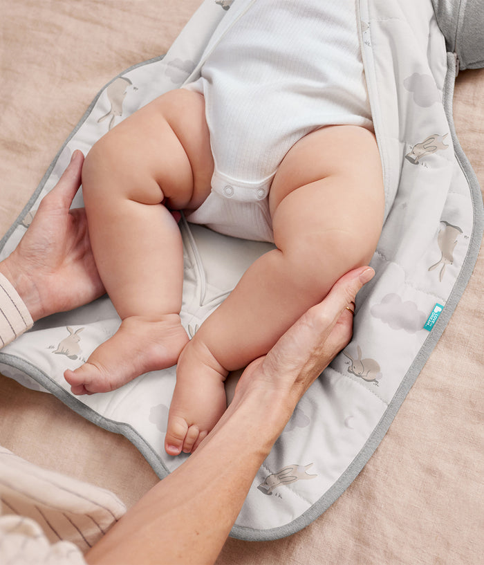 Swaddle Up™ 2-in-1 Transition Bag 2.5 TOG Cotton White Cloud Bunnies