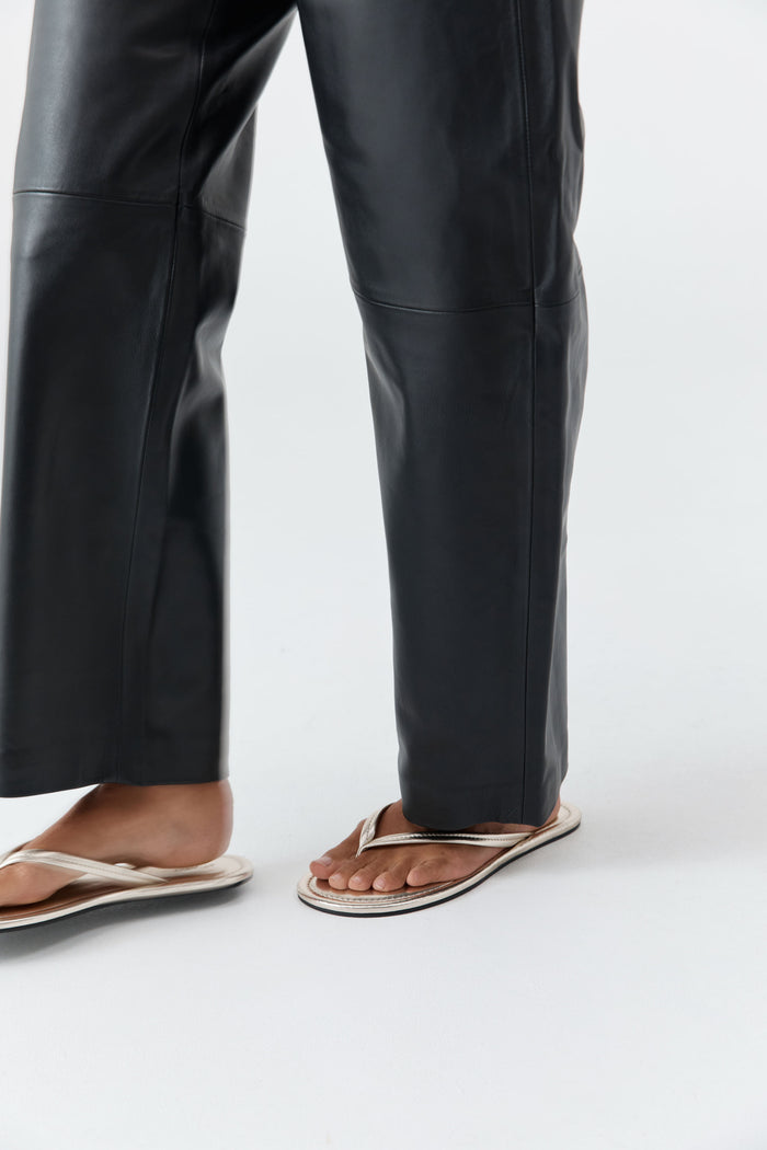 Thong Detail Slide - Soft Gold
