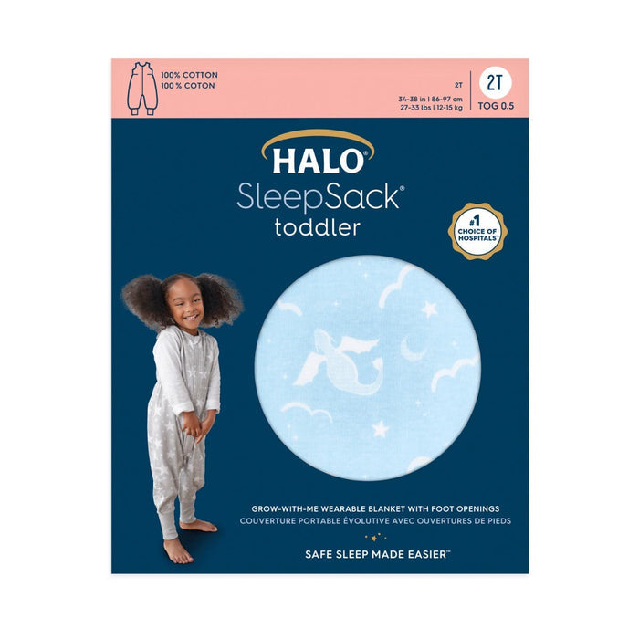 The HALO Toddler 100% Cotton TOG 0.5 packaging shows a happy child wrapped in the product. It features a dark blue package with a round window highlighting its cloud and moon design. Text emphasizes adjustable features, foot openings, and its 100% cotton material for bedtime comfort.