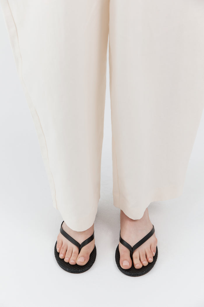 Woven Flip Flop - Black